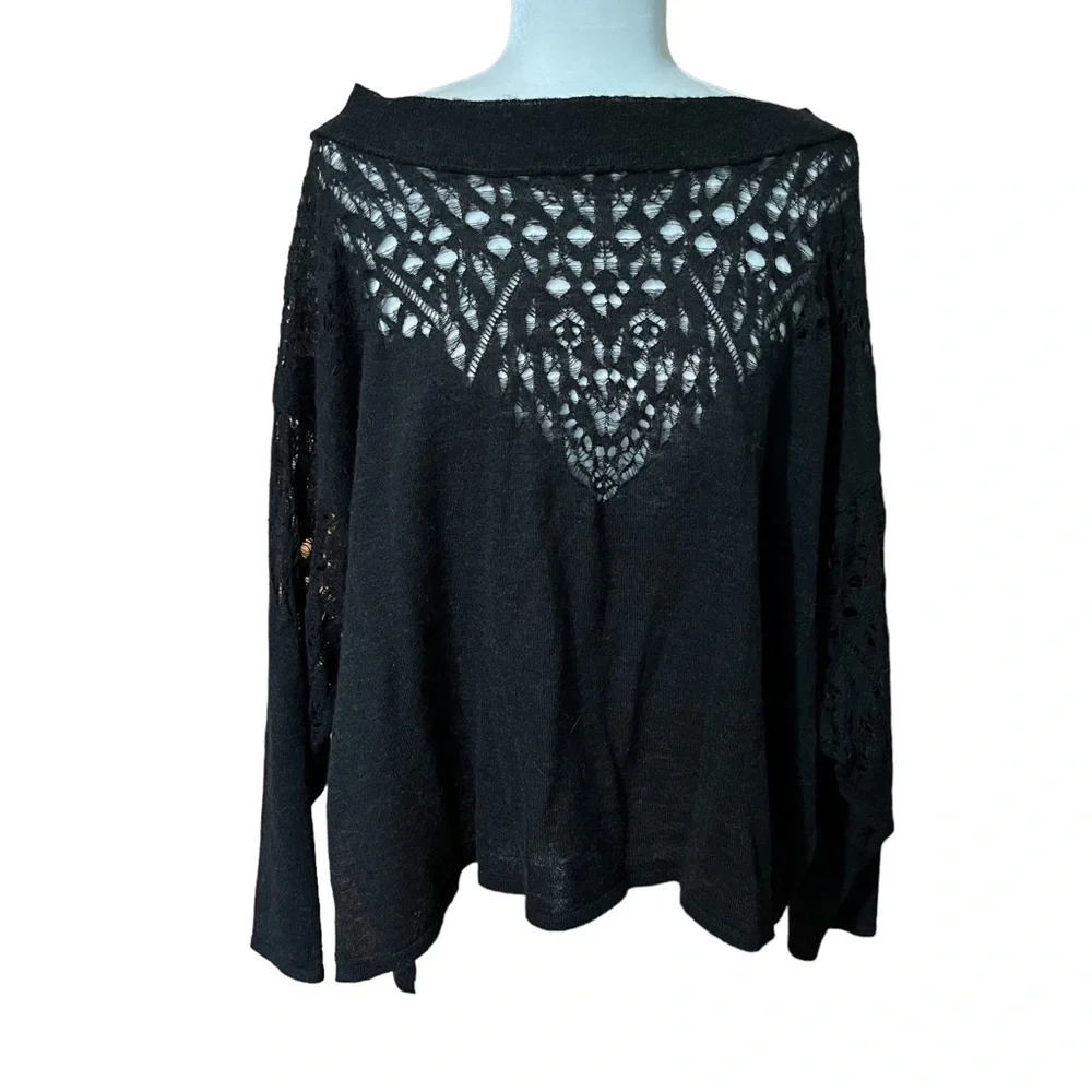 Free people oversized high low lightweight sweater. Size small